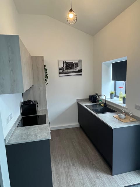 Barn Conversion, Town Centre, Brand new, Beautiful designed, light, fresh and spacious, Secure parking option, Netflix TV ready, Wifi Apartment in Wellingborough