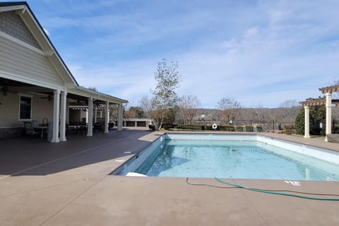 Lakeshore Living Apartment in Norris Lake