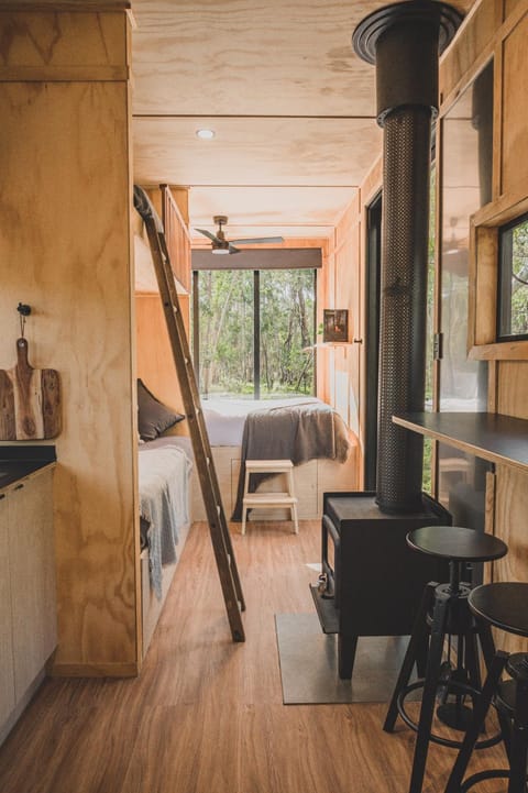 CABN Off Grid Cabins Barossa Nature lodge in Seppeltsfield