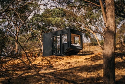CABN Off Grid Cabins Barossa Nature lodge in Seppeltsfield