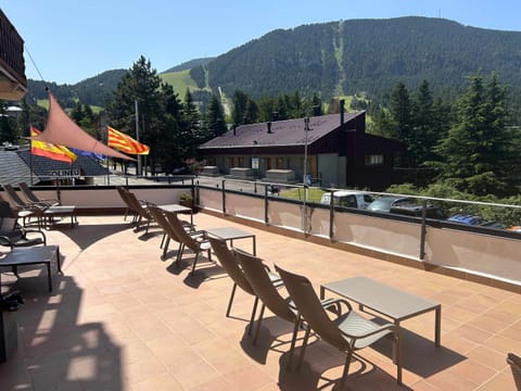 Balcony/Terrace, Lounge or bar, Mountain view