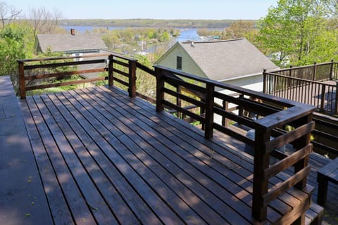 Saugerties Home 3 Decks and Hudson River View House in Saugerties