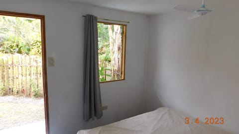 Cute Quiet Private Room w own Kitchen, CR, Porch Apartamento in Panglao
