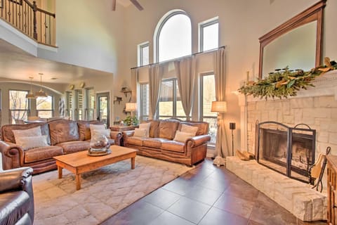 Spacious Luxury Home on 1 Acre and Pond! Casa in Flower Mound