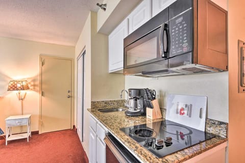 Daytona Beach Studio with Pool and Ocean Access! Apartment in Daytona Beach Shores