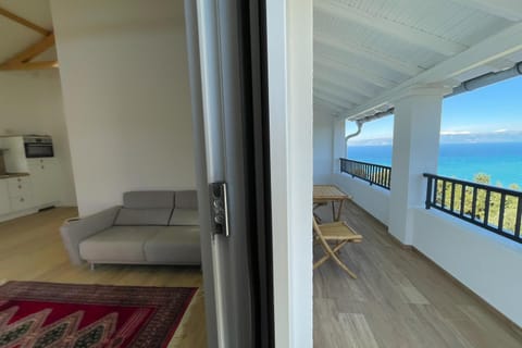 Day, View (from property/room), Balcony/Terrace, Living room, Seating area, Sea view