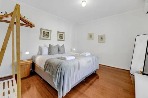 Hope St Cottage - Elegant & Cosy, Sleeps 6 Apartment in Bathurst