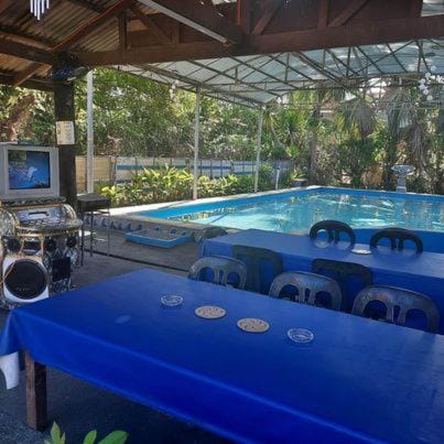Spacious Resort in Pansol up to 20 pax Bed and Breakfast in Calamba