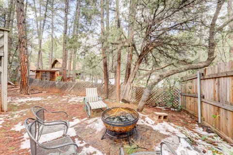 Pet-Friendly Pine Cabin with Fire Pit 2 Mi to Trail House in Strawberry