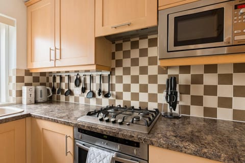 Kitchen or kitchenette, minibar, pet friendly, stove