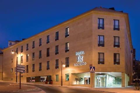 Property building, Facade/entrance, Night