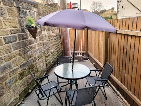 *16*b* setup for your most amazing & relaxed stay + Free Parking + Free Fast WiFi * House in Leeds