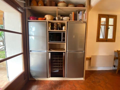 minibar, kitchen