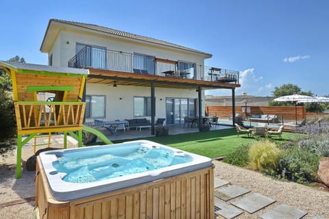 Property building, Natural landscape, Garden, Garden view, Pool view, Swimming pool, sunbed