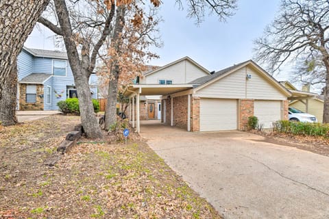 Fort Worth Townhome, Close to AT and T Stadium! House in Arlington