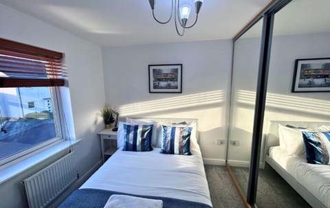 Bracknell Contemporary Stylish 3 bedroom in Casa in Bracknell