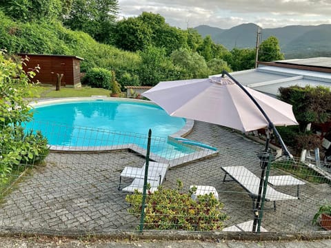 Pool view, Swimming pool, sunbed