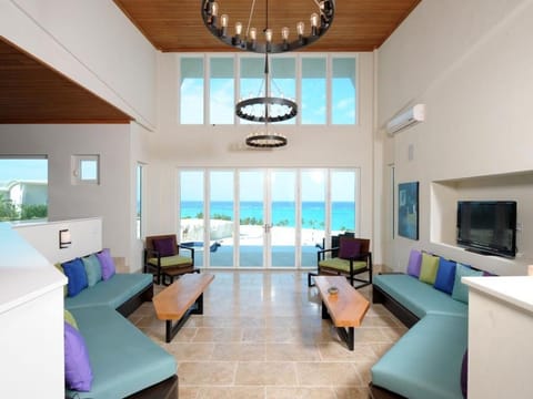 Sky Beach Club Villa Panoramic home Casa in North Eleuthera