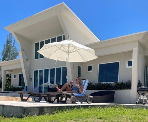 Sky Beach Club Villa Panoramic home House in North Eleuthera