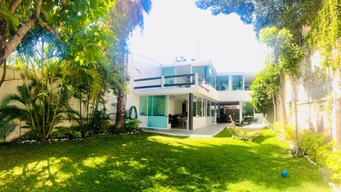 Casa Alfenapa completa para ti y tu familia, pet friendly y a pie del lago House in Tequesquitengo