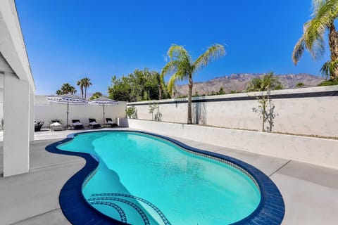 L'Orangeraie: Mid Century Designer Desert Retreat Villa in Palm Springs