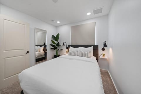 4-bed Wpb Home Near 95,airport,dt & Beaches Casa in Riviera Beach