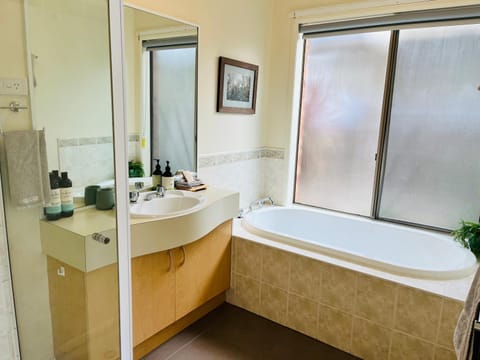 Marengo Beach Studios- Pet Friendly Apartment in Apollo Bay