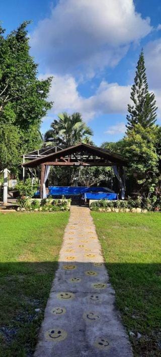 Spacious 4br Hotspring Resort in Pansol Bed and Breakfast in Calamba