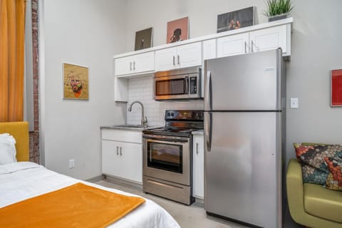 Bed, Kitchen or kitchenette, minibar, pet friendly, stove