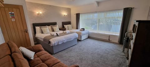 The New Lodge Apartment in Rhos