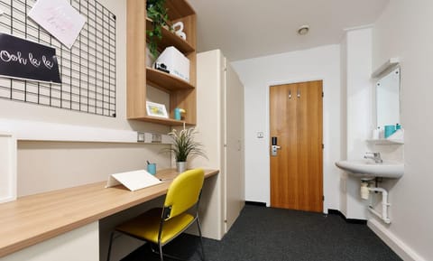 For Students Only Trendy Non-ensuite Rooms at Northernhay House in Exeter Hostel in Exeter