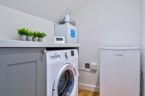 Kitchen or kitchenette, washing machine