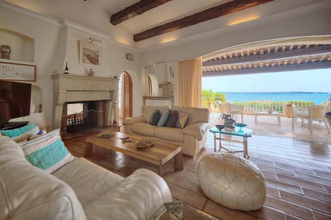IMMOGROOM- Top of villa 200m2 - Garden - Pool - Sea view - Parking - Wifi Villa in Antibes