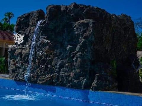 5-Bedroom luxury Waterfalls Villa Villa in Kenya