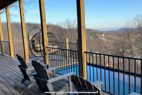 Luxury and New w Mod Pool Views Incredible House in Gatlinburg