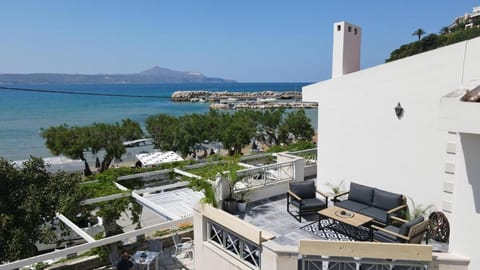 Natural landscape, Balcony/Terrace, Seating area, Sea view