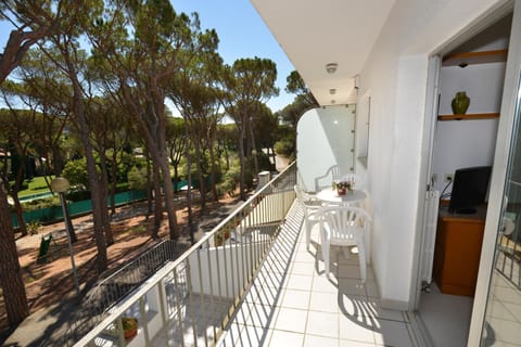 Property building, Day, Garden, View (from property/room), Balcony/Terrace, Garden view