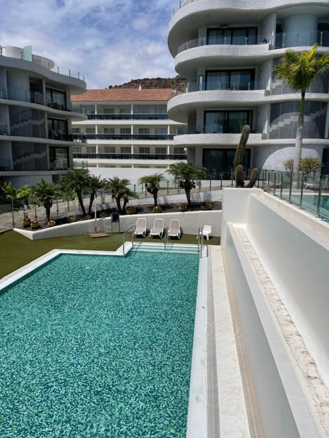 Property building, Day, Pool view, Swimming pool