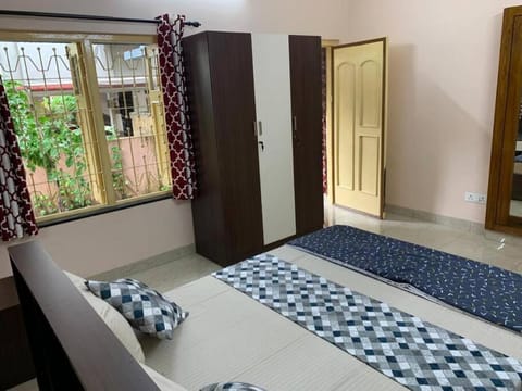 Lovely 2 Bedroom Apartment with kitchen & 2 washrooms Condo in Kolkata