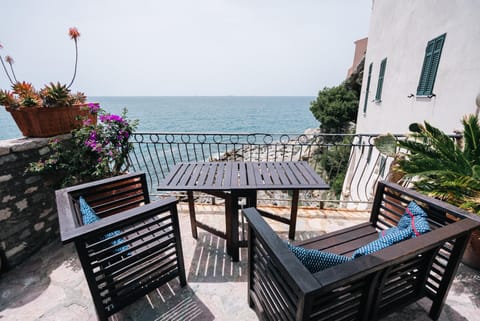 View (from property/room), Balcony/Terrace, Dining area