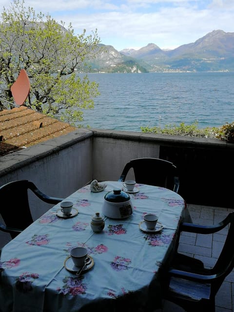 Balcony/Terrace, Lake view