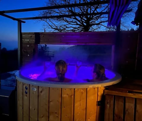 Hot Tub, Hot Tub