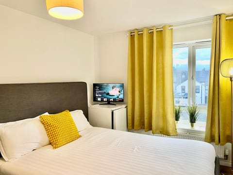 Luxury Rooms In Furnished Guests-Only House Free WiFi West Thurrock Bed and Breakfast in Grays