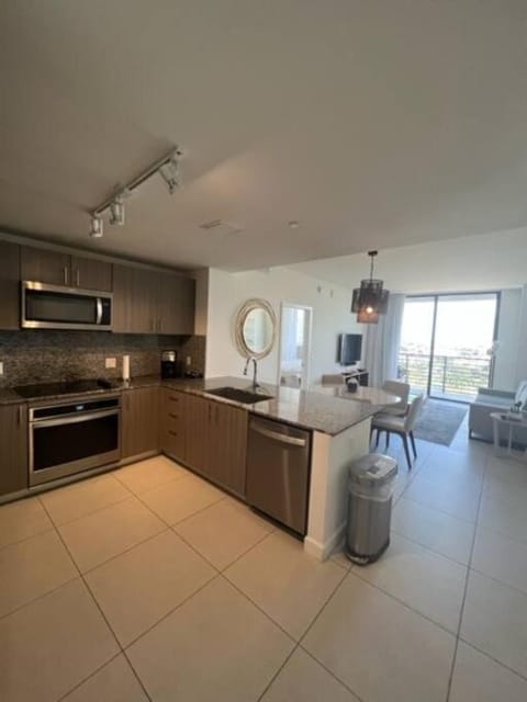 APARTMENT FOR RENT 2 BED 2 BATH 1 Parking DOWNTOWN DORAL Eigentumswohnung in Doral