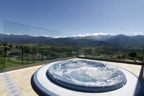 View (from property/room), Spa and wellness centre/facilities, Mountain view, Swimming pool, Swimming pool