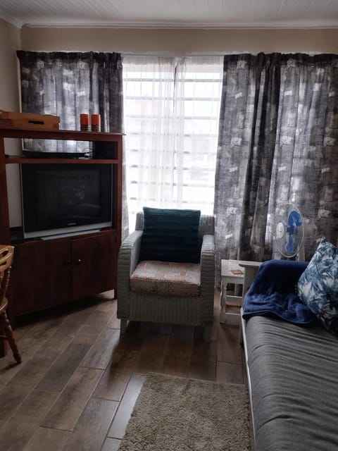 San-Lou Airbnb Condo in Port Elizabeth