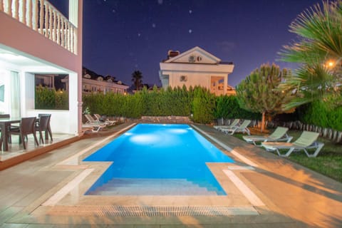 Property building, Patio, Swimming pool, sunbed