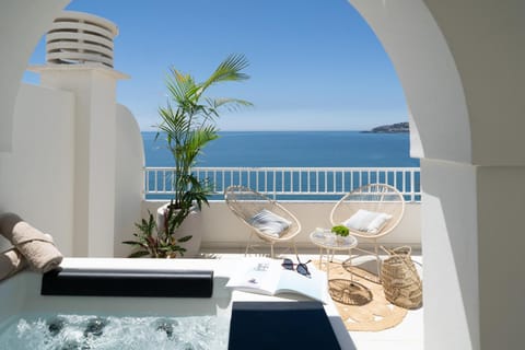 Natural landscape, Hot Tub, View (from property/room), Balcony/Terrace