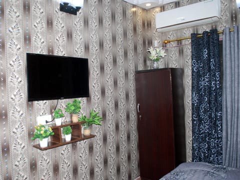 Two Bedrooms Furnished Apartment With Kitchen Eigentumswohnung in Karachi