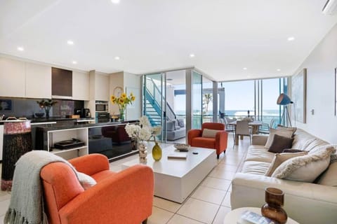 Lookout 334 - Endless Ocean Views - Rooftop Spa Condo in Kingscliff